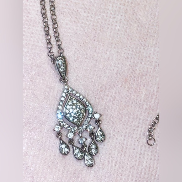 Elegant Silver Jewelry Set with Necklace and Earrings
Luxury Italian Silver set - Picture 4 of 10